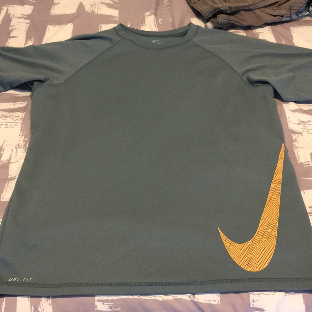 Men’s Nike XL workout shirt
